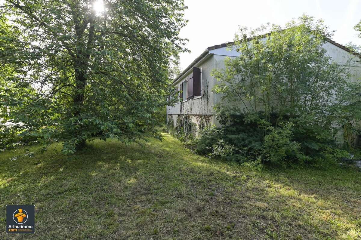 Maison à FRONTENAY-ROHAN-ROHAN