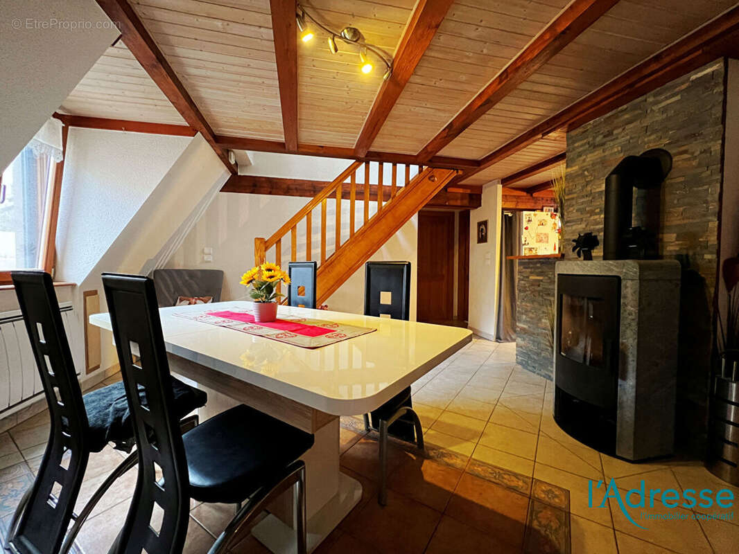 Appartement  en duplex F4 - avec stationnements et jardin - photo 4