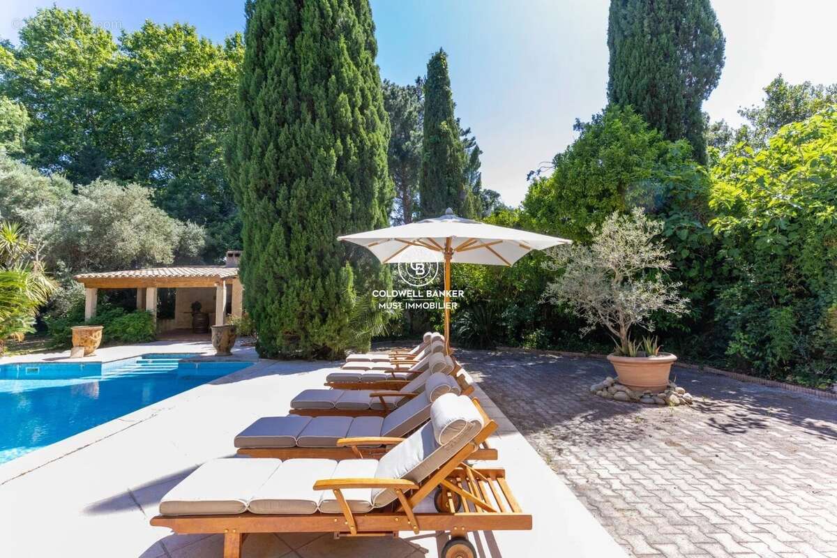 Bastide d'exception au cœur d'un parc arboré de 2.5 hectares - photo 4