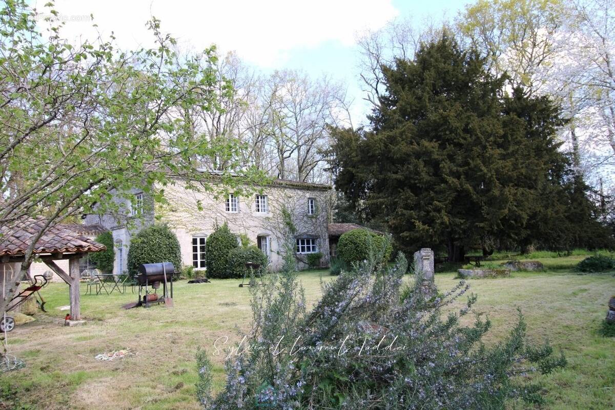 Maison à MONTENDRE
