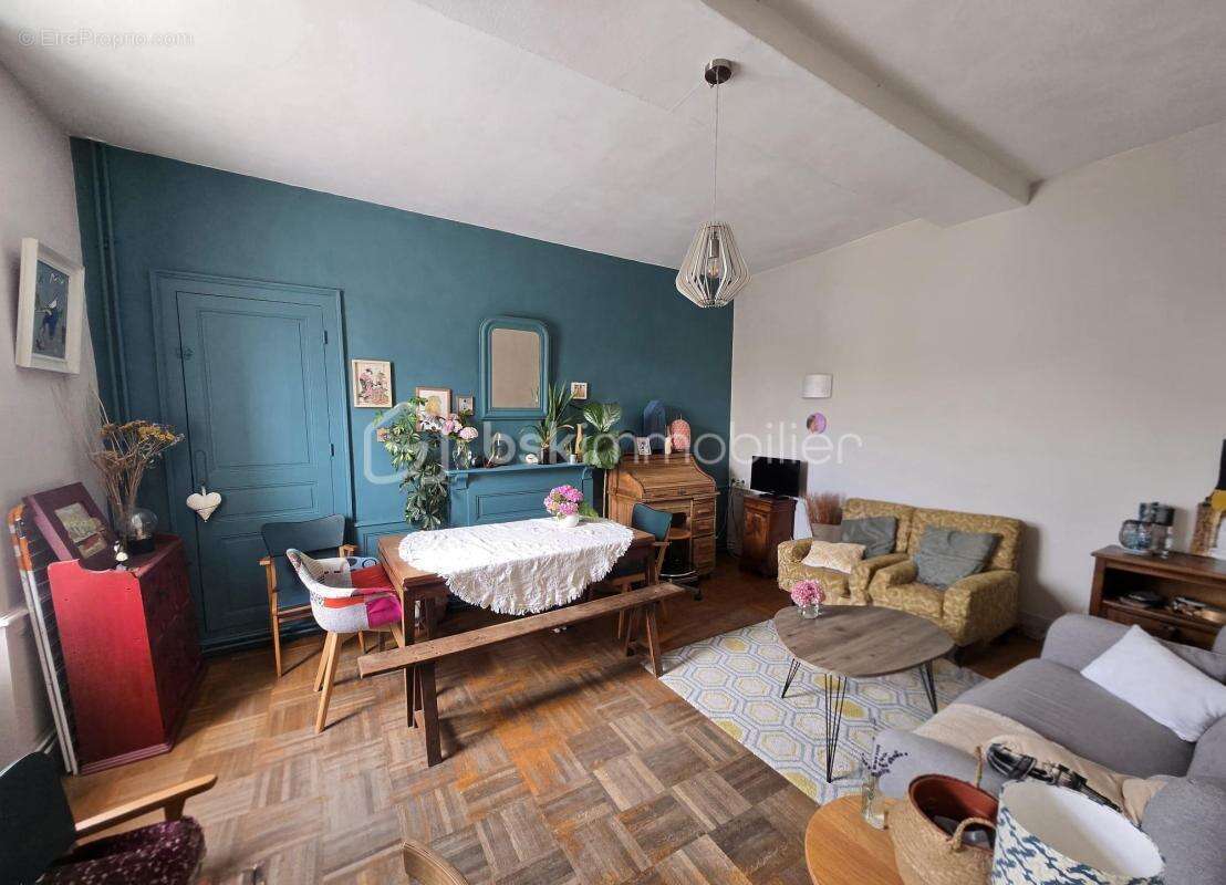 Maison à MONTSURS