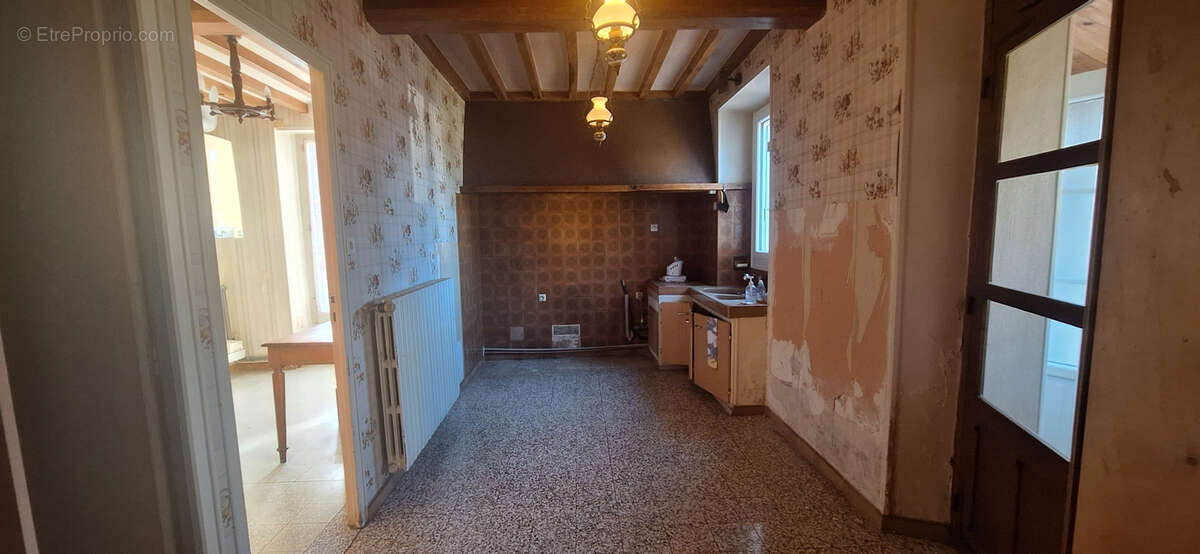 Maison 105m2 ,terrain 469m2 environ,en plein centre d'un village du district  de sens,3 chambres,garage,cave,a - photo 7