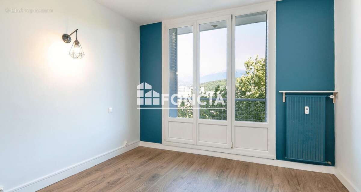 Appartement à LE PONT-DE-CLAIX