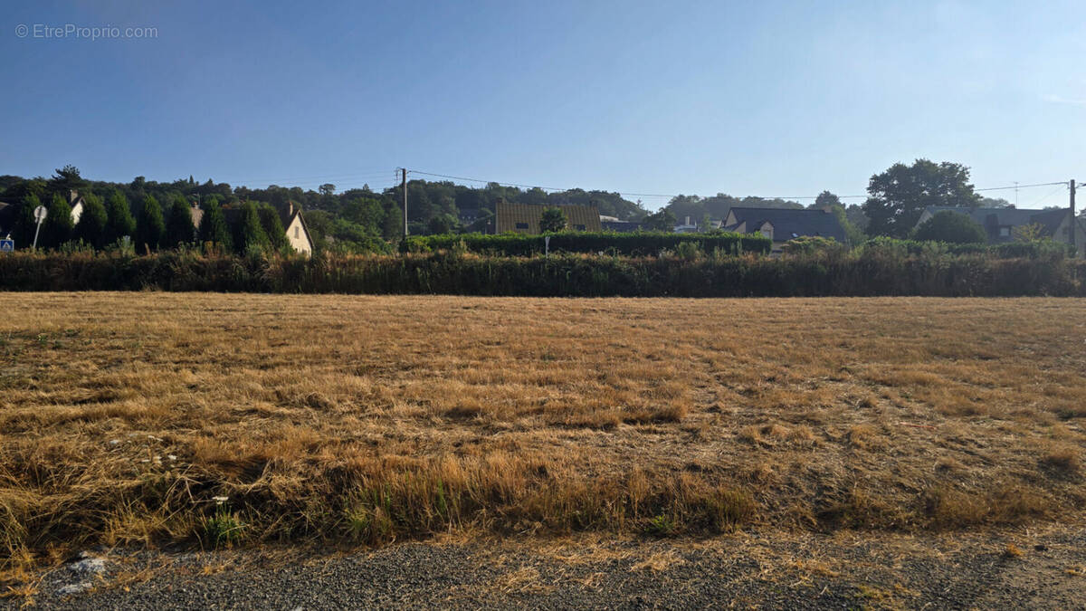 Terrain à LE VAL-SAINT-PERE