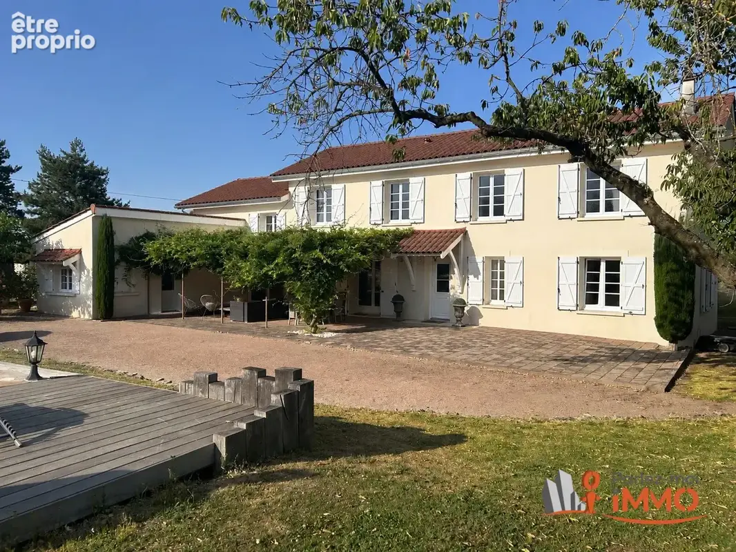 Maison 8 pièces 200 m² à vendre à Montbrison (42600) - photo 2