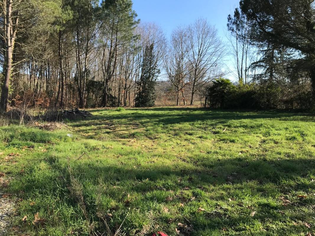 Terrain à GREZET-CAVAGNAN