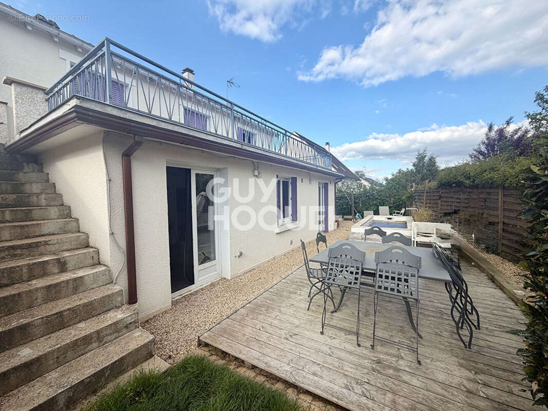 Maison à VENEUX-LES-SABLONS