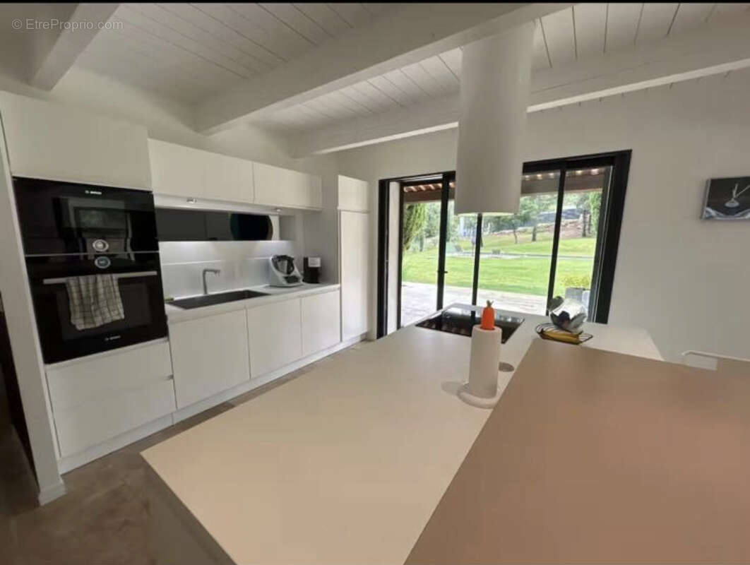 Maison à LE PUY-SAINTE-REPARADE