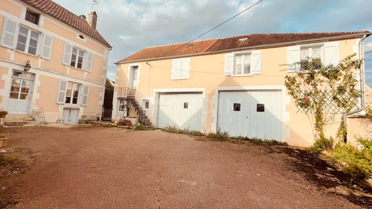 Maison à COURGIS