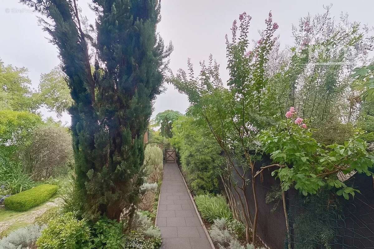 Maison à VAULX-EN-VELIN