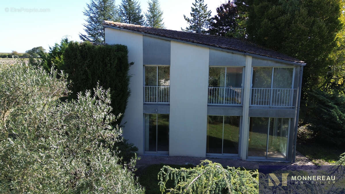 Maison à BRIE-SOUS-ARCHIAC