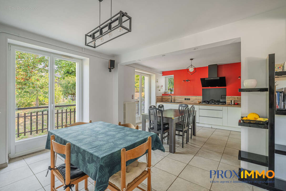 Maison 128 m² à Saint-Geoire-En-Valdaine  - photo 8