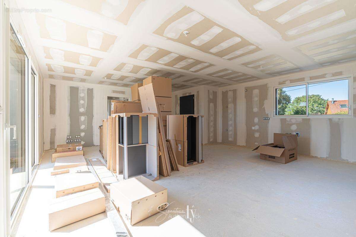 Maison 102 m² à Saint-Hilaire-Bonneval  - photo 4