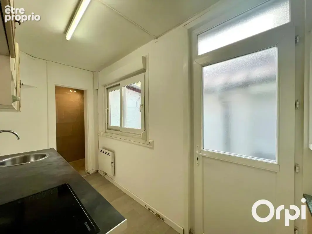 A Vendre Jolie maison de ville - Cour - 2 chambres - Mezzanine - photo 3