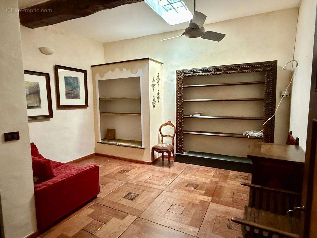 Maison à CHATEAUNEUF-GRASSE