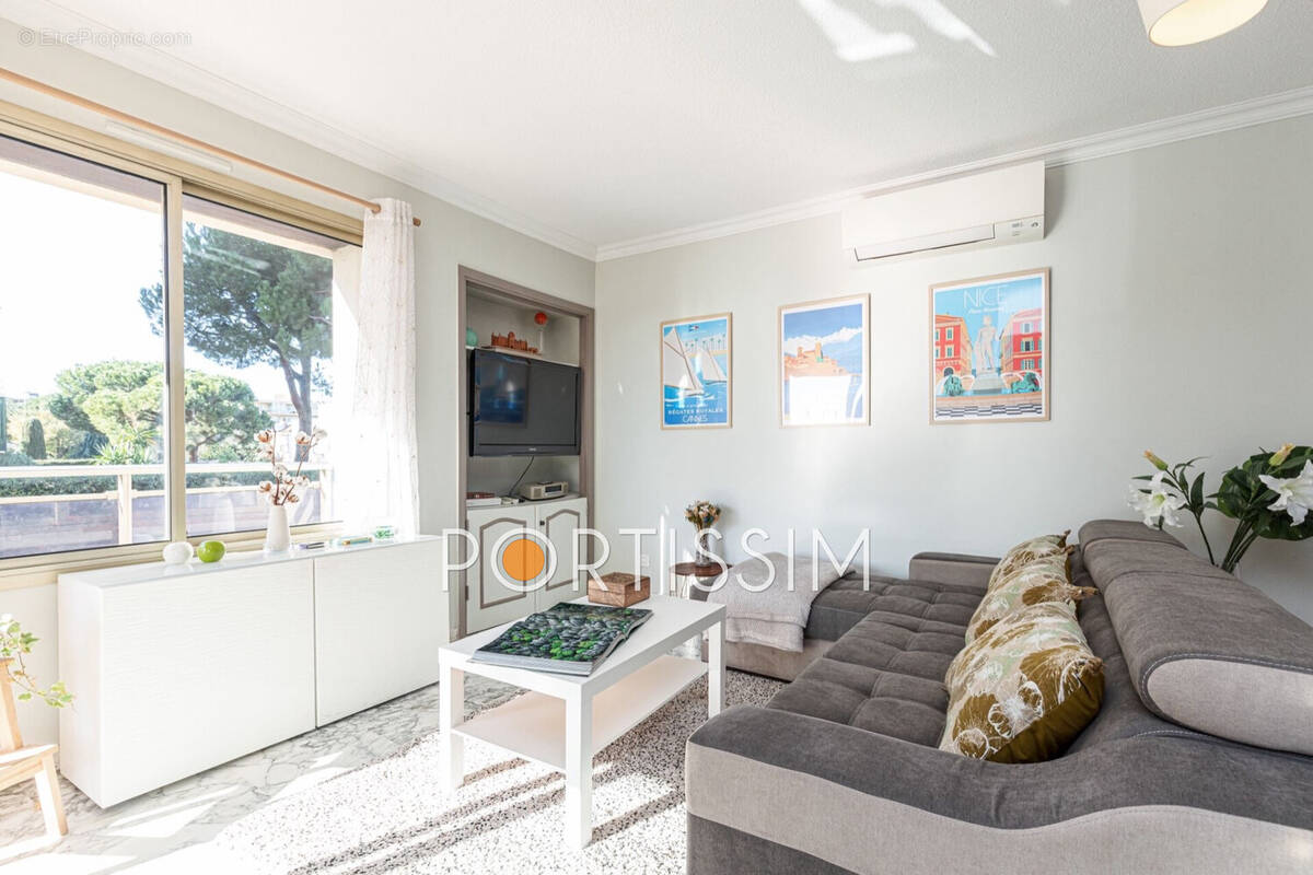 Appartement à SAINT-LAURENT-DU-VAR