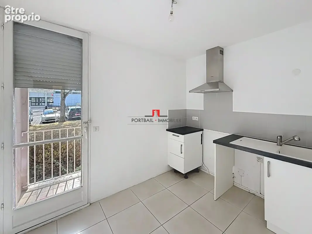 Appartement 53 m² à Cenon  - photo 2