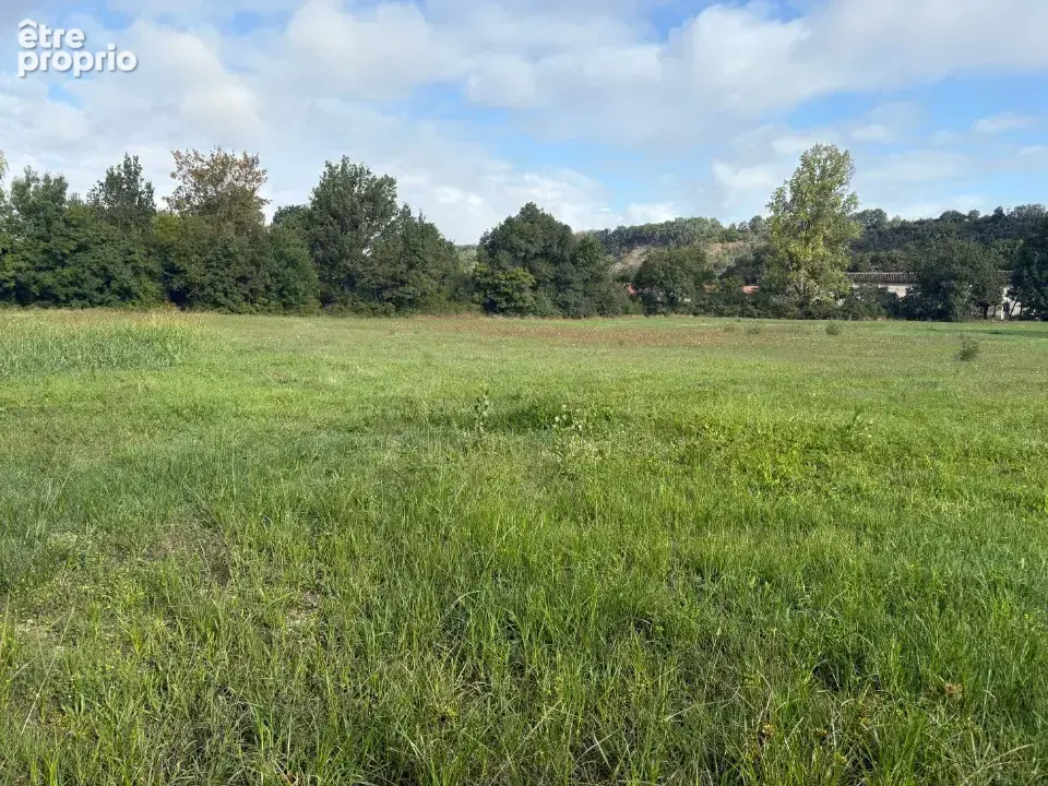 Terrain à SAINT-SULPICE