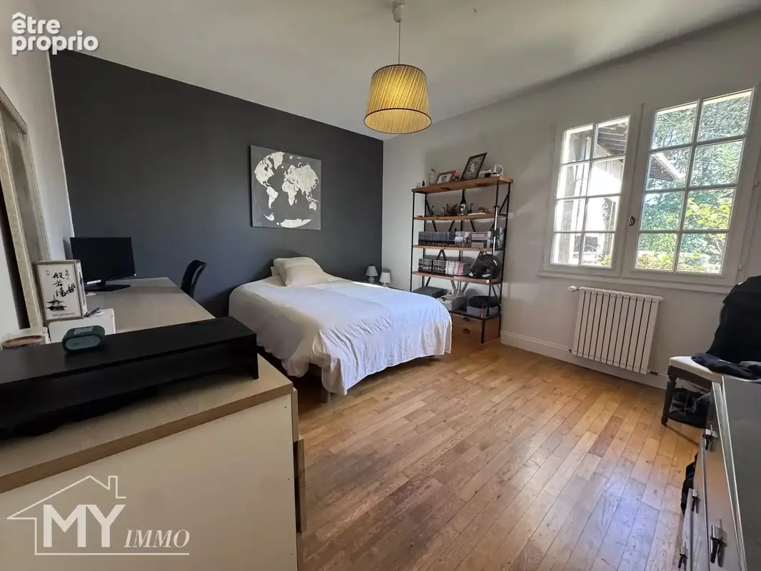 PINEUILH – Propriété d’exception de 350 m² avec piscine, au cœur d’un parc arboré de 5 500 m² et à deux pas des commodités - photo 19