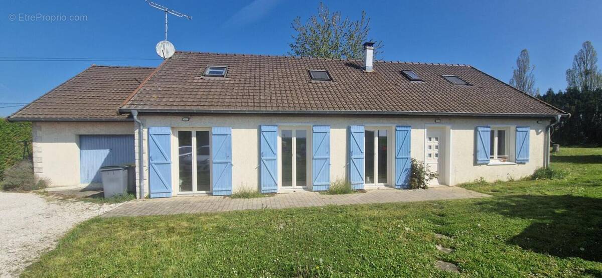 Maison à MIREBEAU-SUR-BEZE