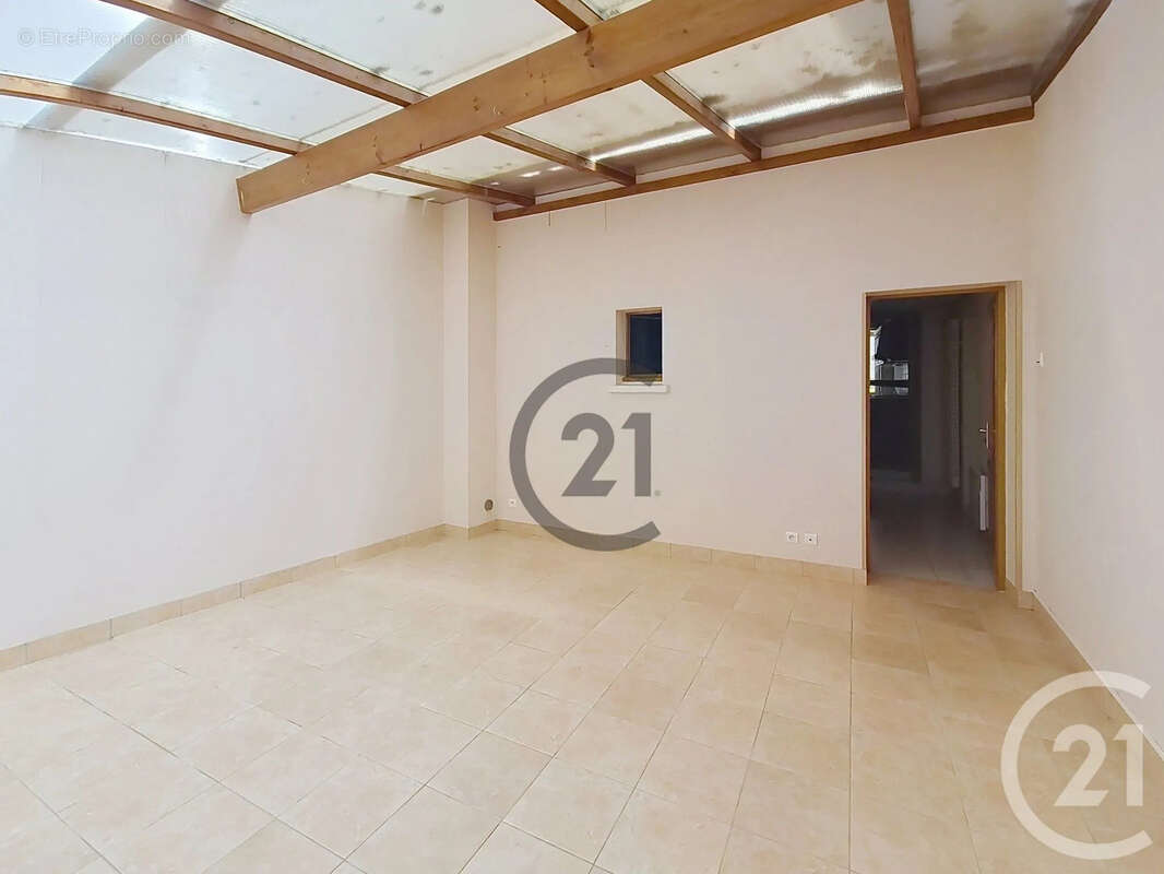Maison 296 m² à Escamps  - photo 15