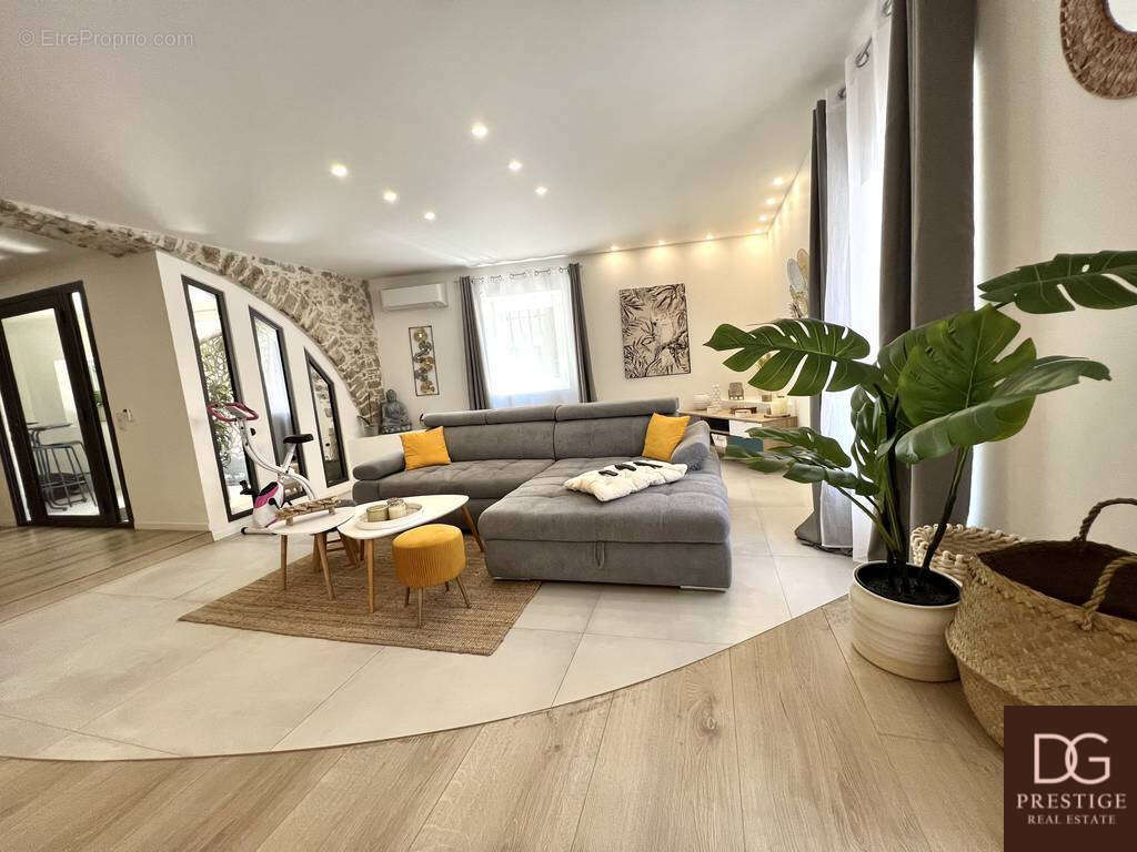 Appartement à VALLAURIS