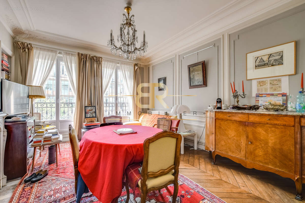 Appartement à PARIS-17E
