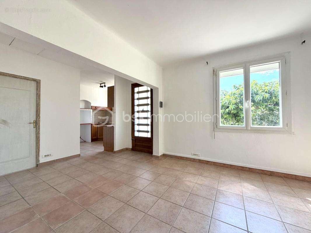 Rare à la vente : propriété avec dépendance indépendante à Saint-Saturnin-les-Apt - photo 10