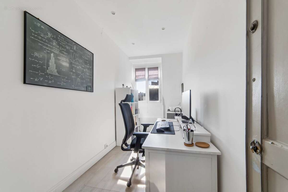 Appartement à NEUILLY-SUR-SEINE