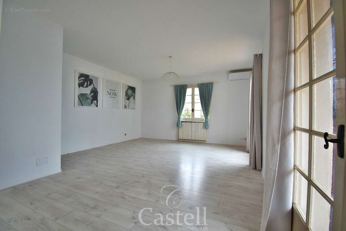*** Maison "8 pièces" avec T3 indépendant, piscine et vue dégagée sur l'Hérault *** - photo 3