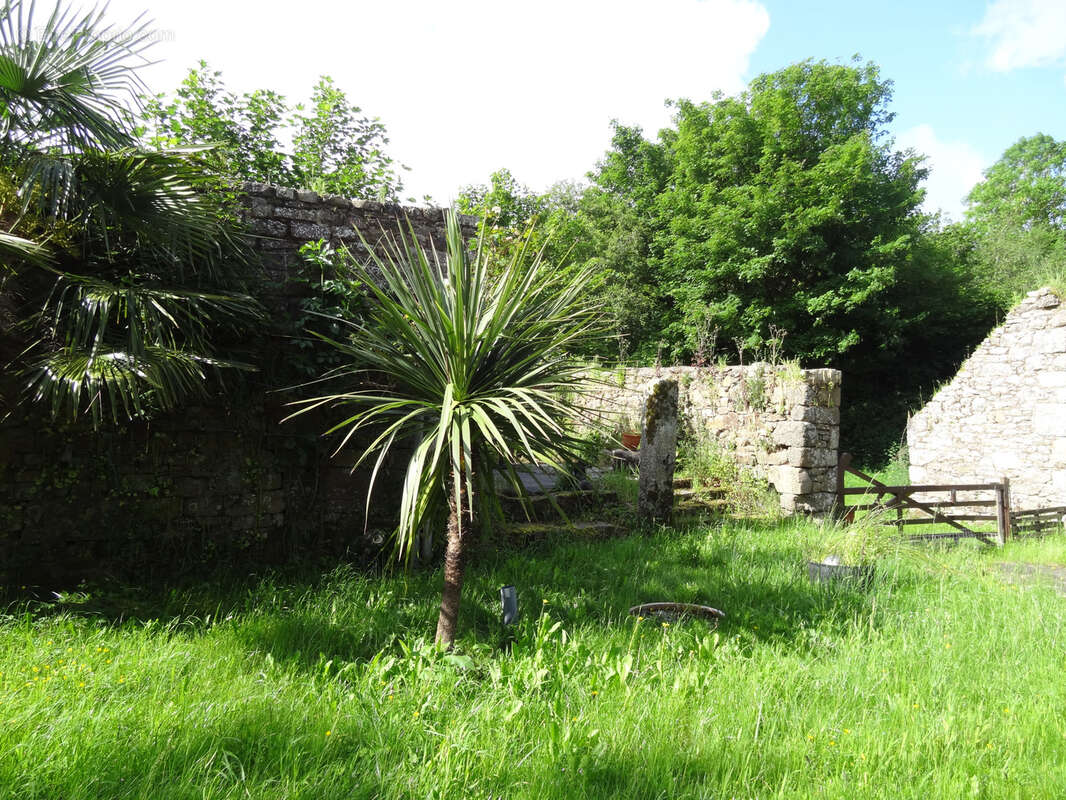 Maison en pierres à rénover   charme et potentiel en campagne de Kerpert - photo 13