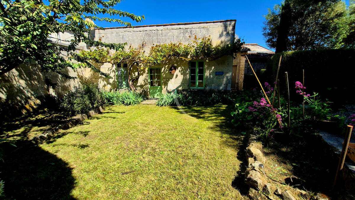 Maison à SAINTES