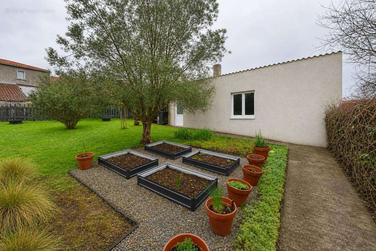 Maison à SAINT-MACAIRE-EN-MAUGES