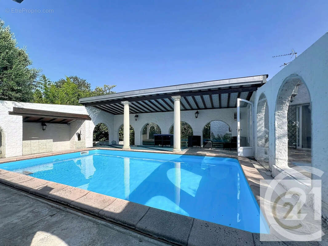 Maison 159 m² à Varennes  - photo 2