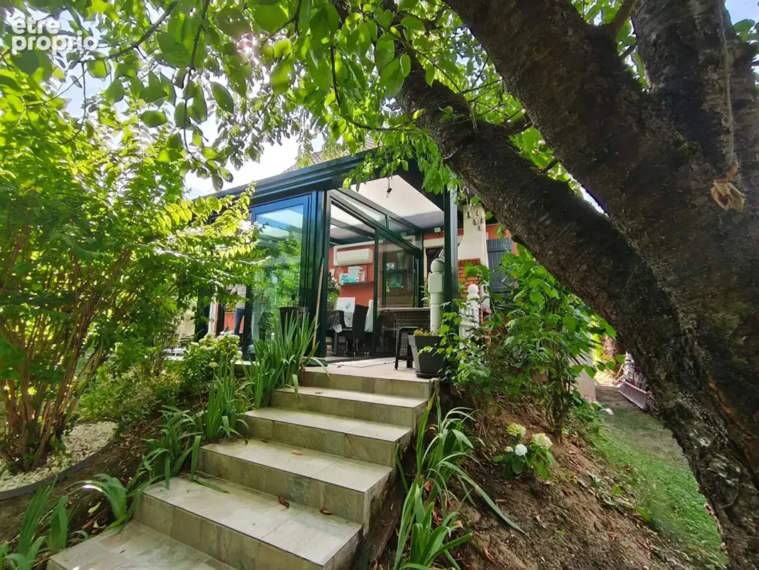 Mandres-les-Roses - Maison familiale de 200 m² avec piscine, jacuzzi, véranda climatisée et jardin paysagé - photo 18