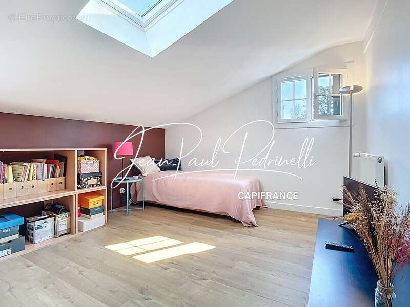 Maison à SAINT-GENIS-LAVAL