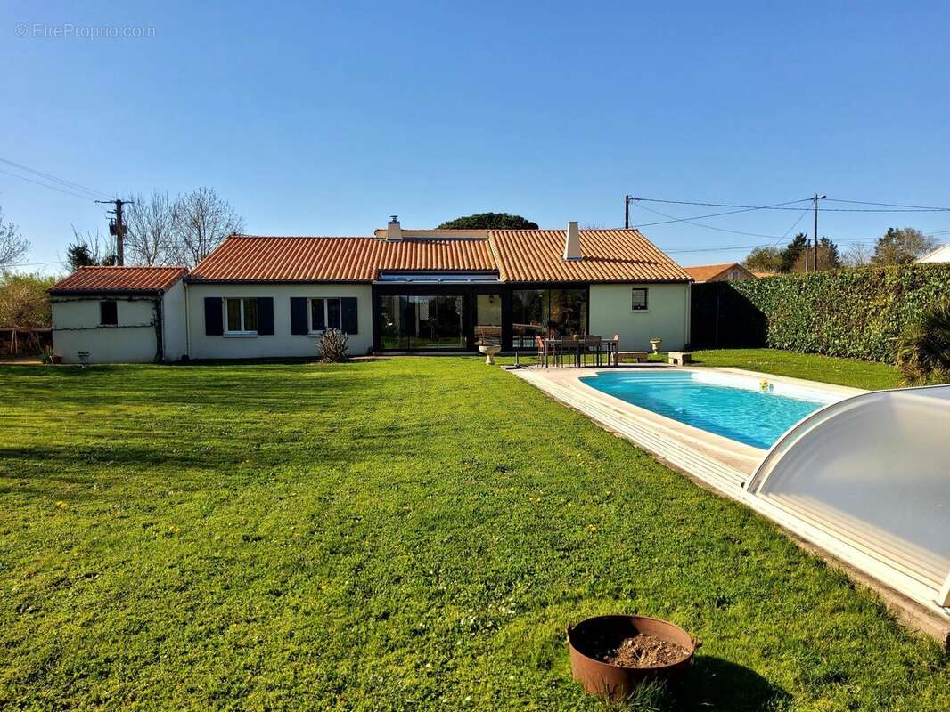 Photo 3 - Maison à VOUILLE