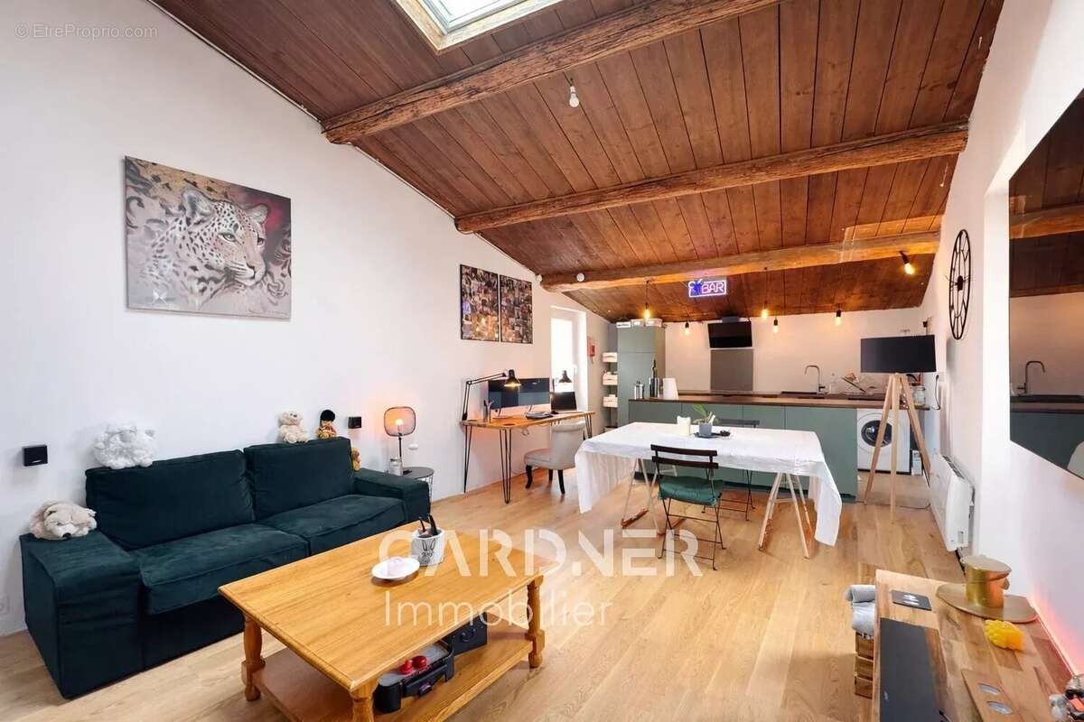 Appartement à ROQUEVAIRE