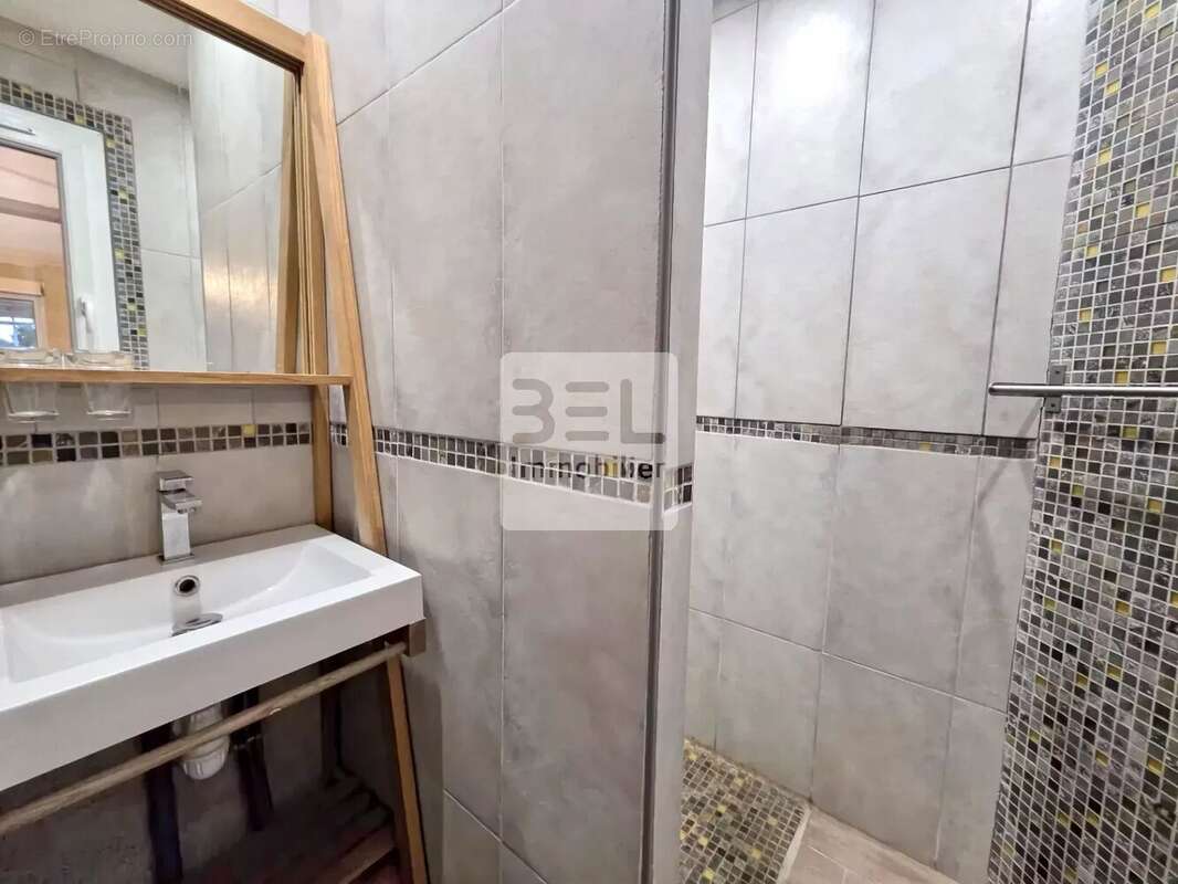 Maison à LA ROQUE-SUR-CEZE