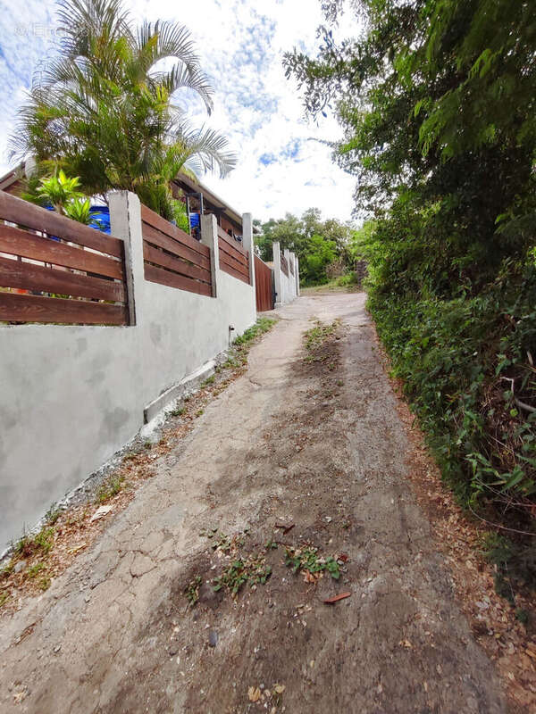 Photo 3 - Terrain à LE PORT