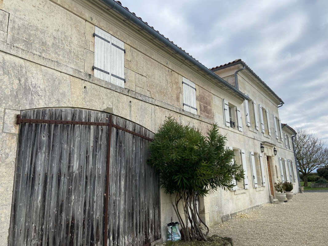 Maison à SEGONZAC
