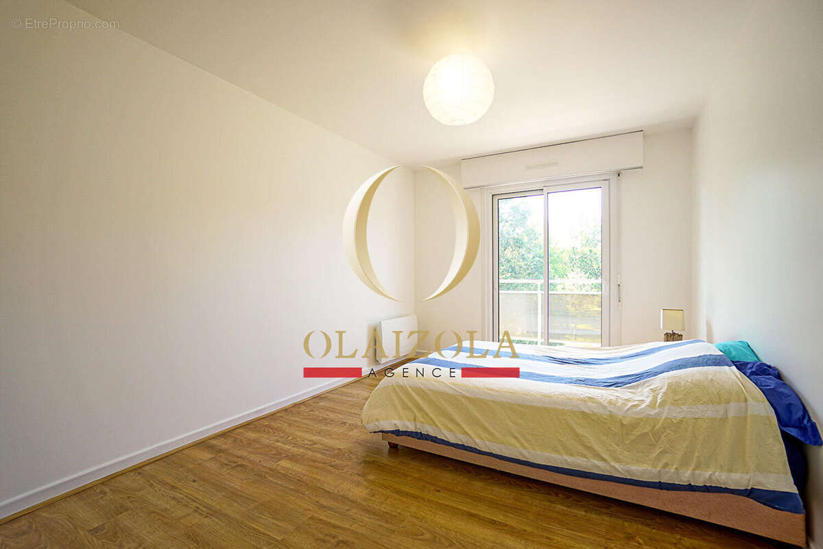 ANGLET MAIRIE - T4 traversant de 105 m² avec deux balcons, ascenseur et parking - photo 8