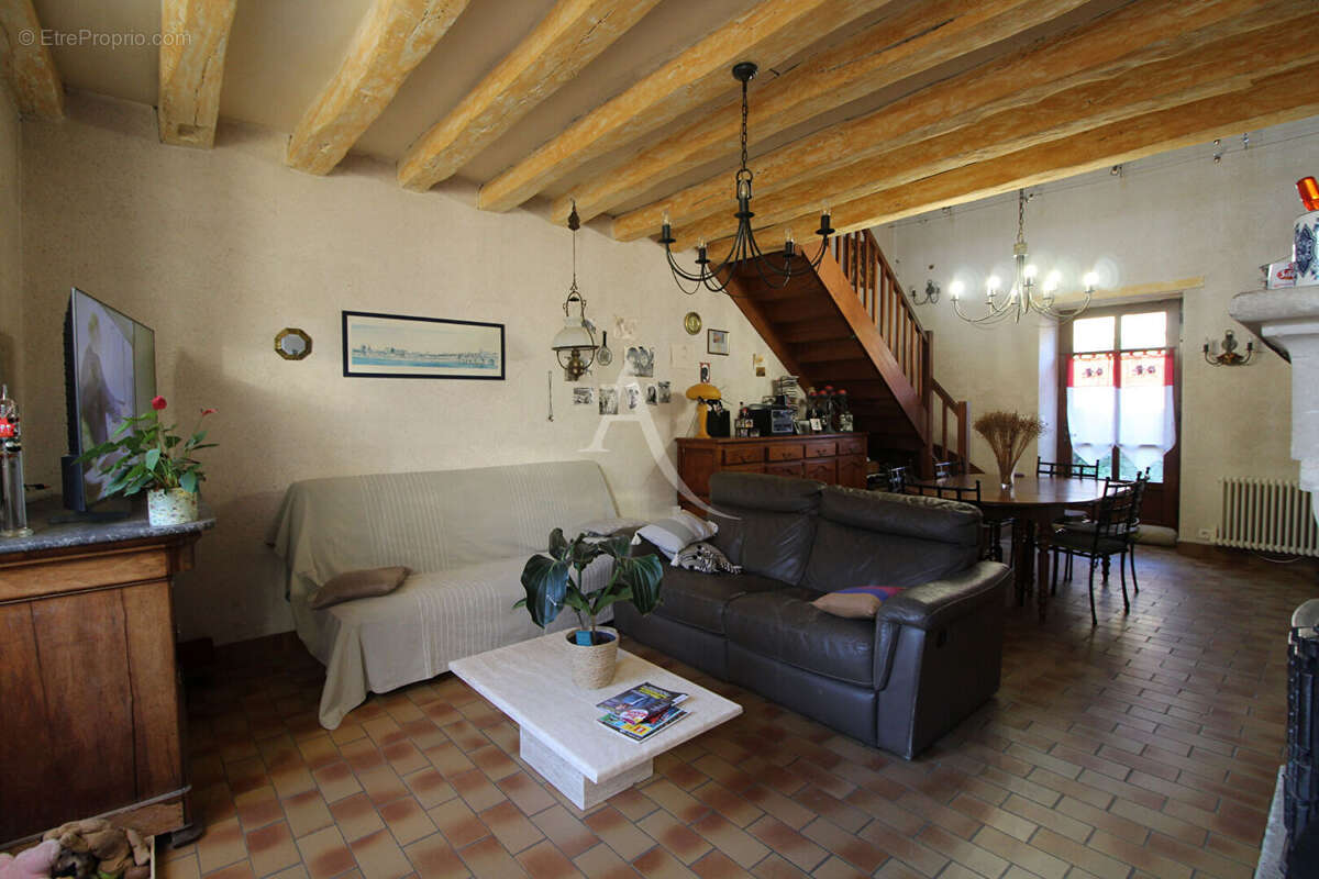 Maison à VILLEBAROU