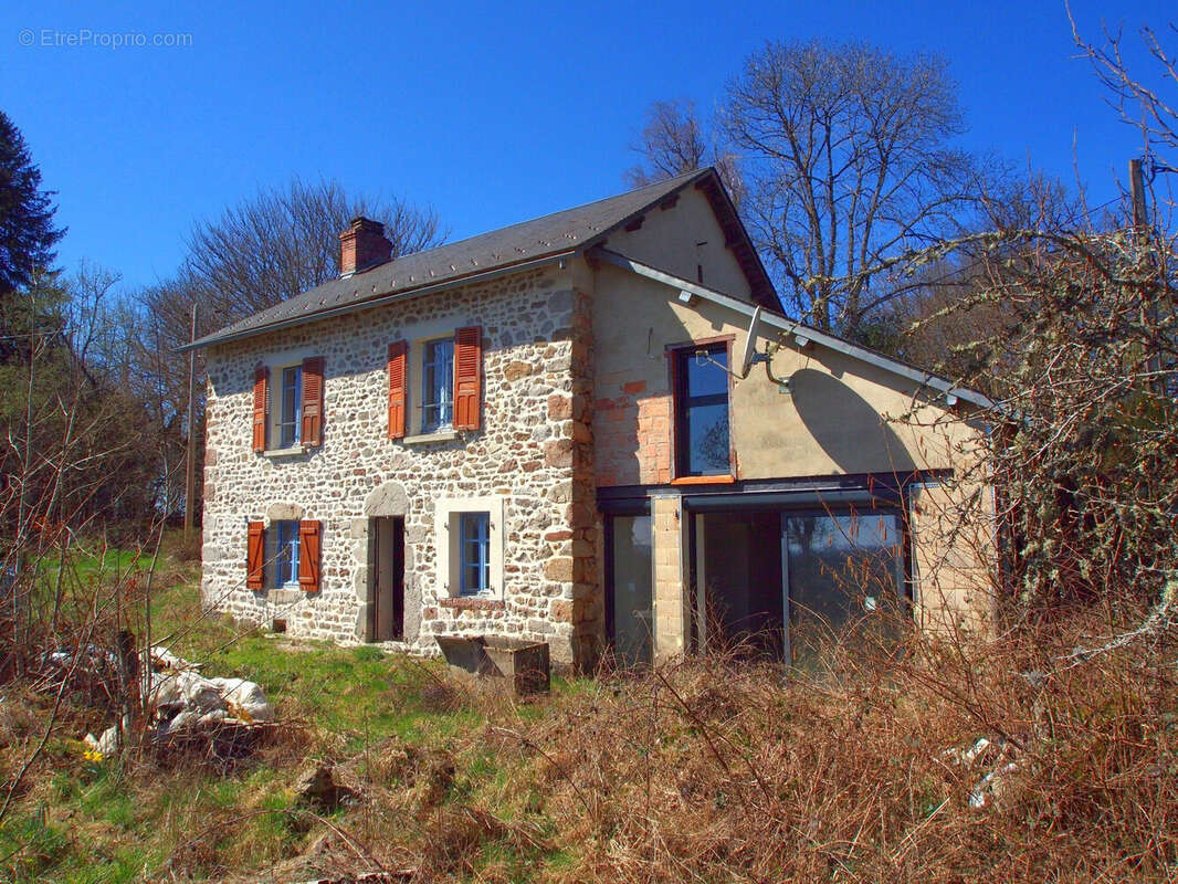 Maison à SAINT-ORADOUX-DE-CHIROUZE