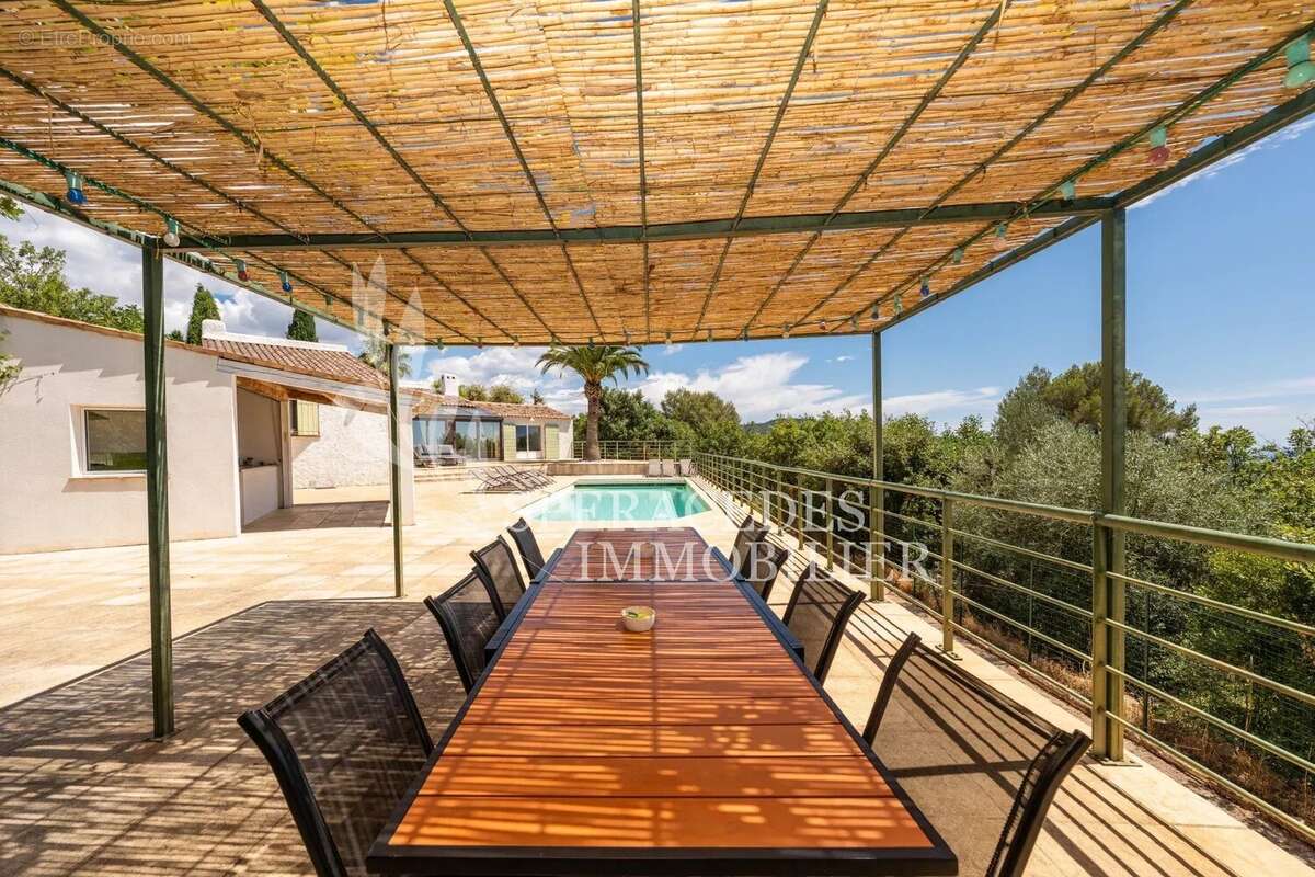 Maison à SAINT-CEZAIRE-SUR-SIAGNE