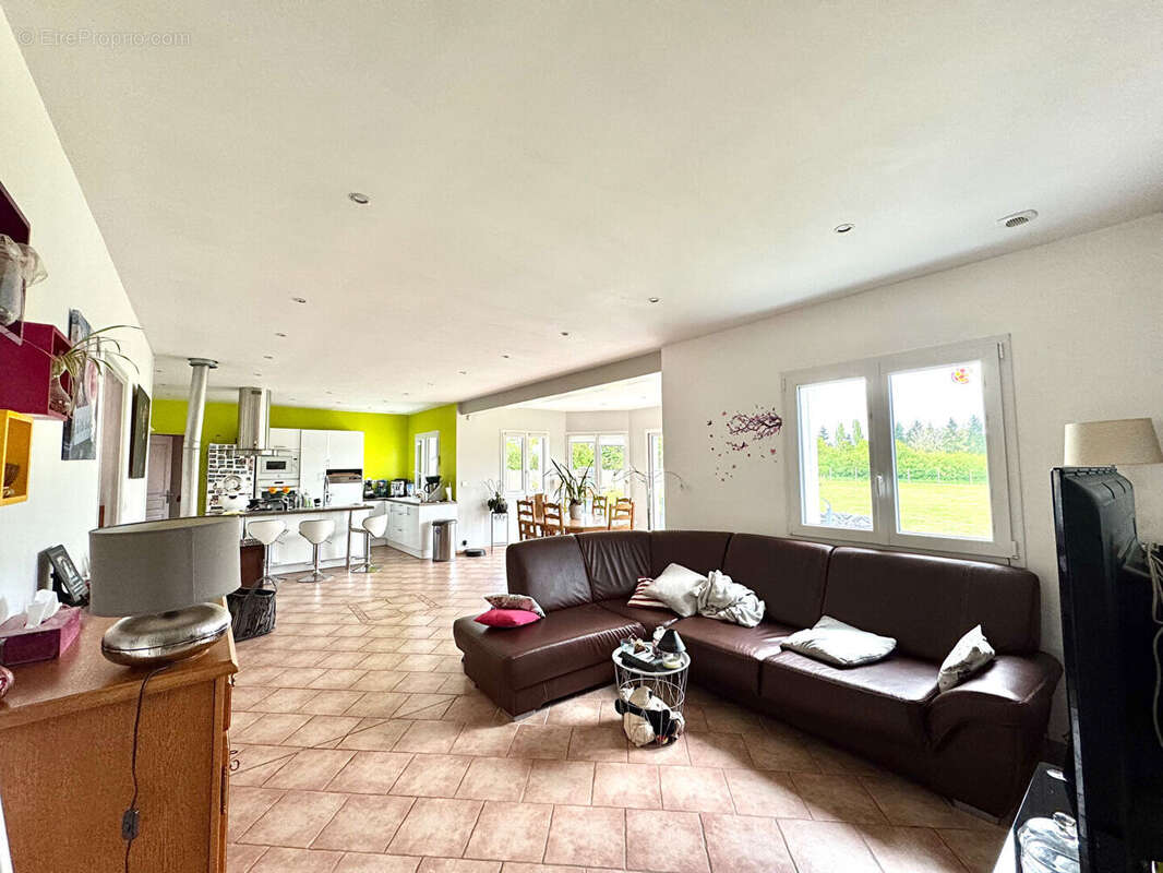 À VENDRE - Maison comtemporaine 5 pièces - 127 m2 avec piscine - photo 7