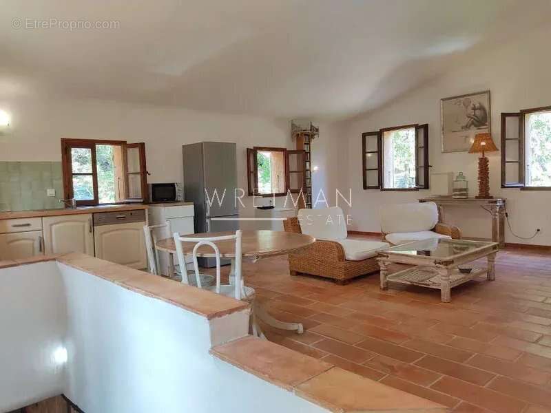 Maison à LA GARDE-FREINET