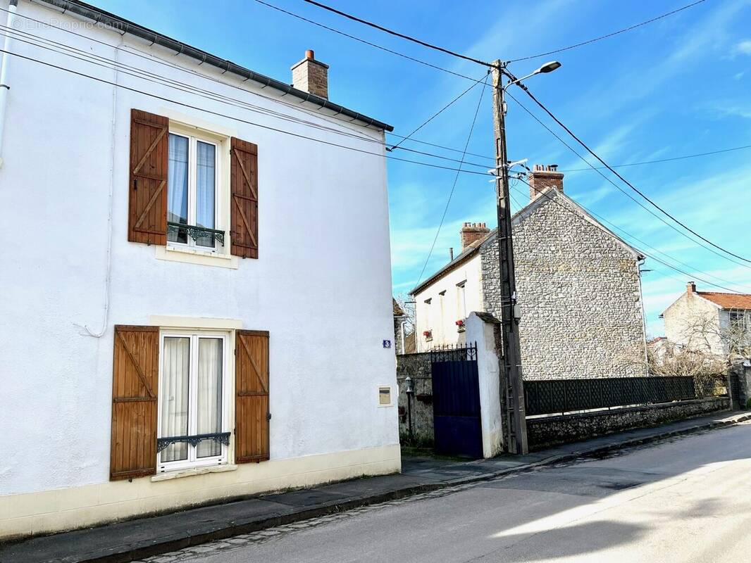 Maison à TOUSSON
