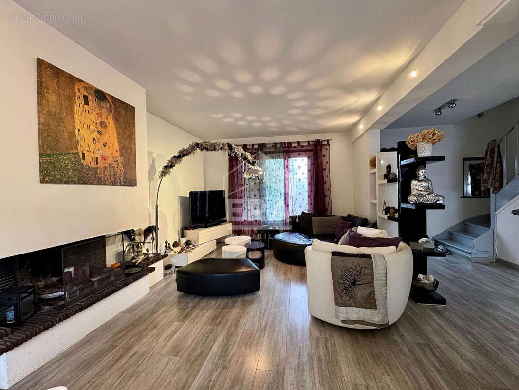 Maison à COMBS-LA-VILLE