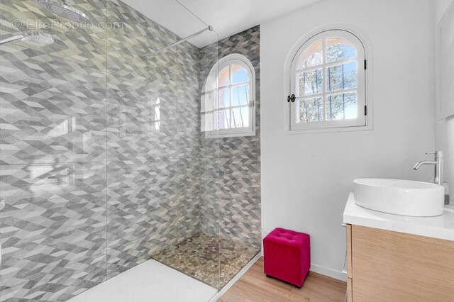 Maison T5 de 292 m2 avec piscine et terrain de 2000 m2 - photo 13
